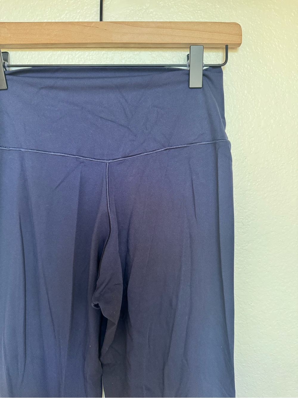 High-Rise Navy Athletic leggings with Flattering Waistband